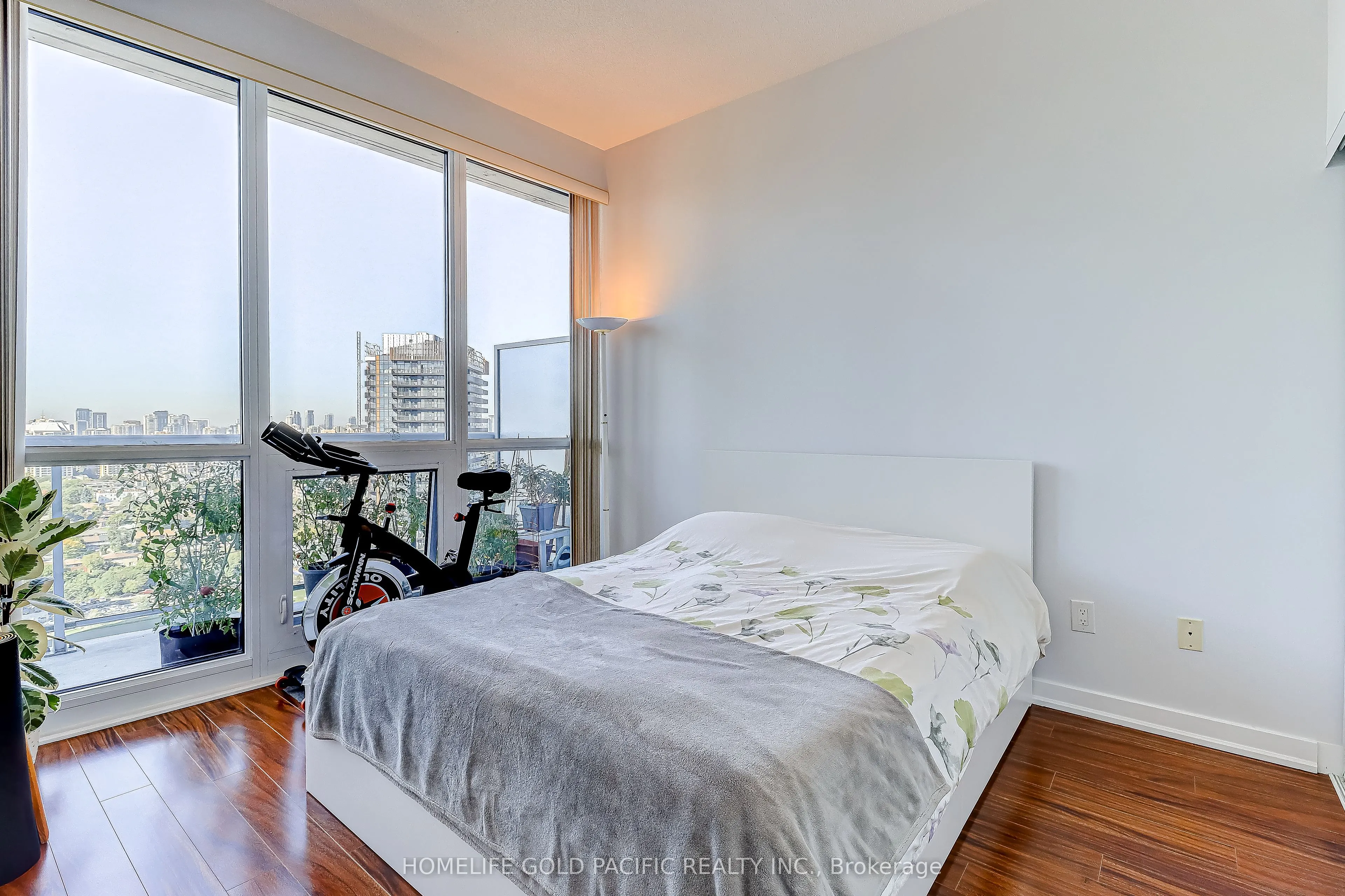 121 Mcmahon Drive, #3610