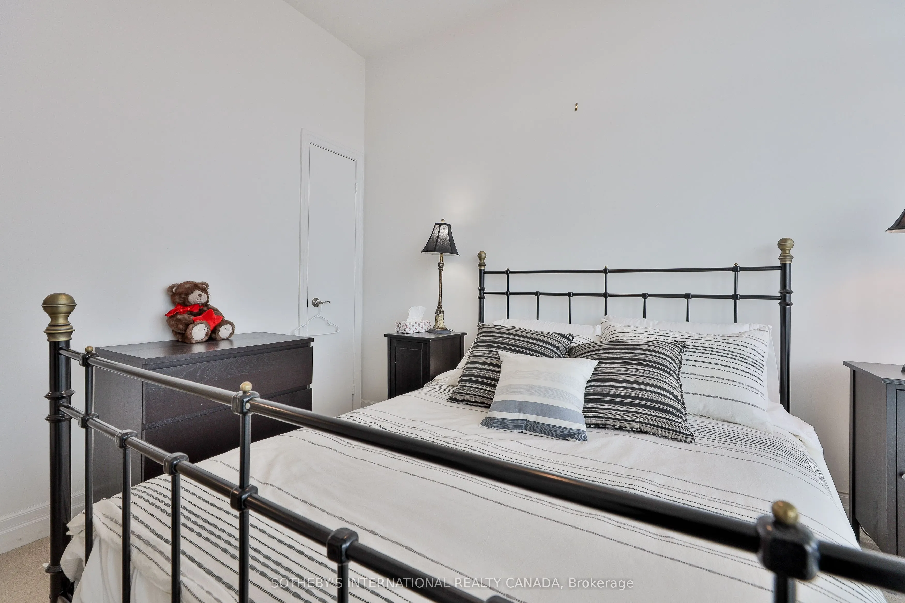8 Scollard Street #Ph 201