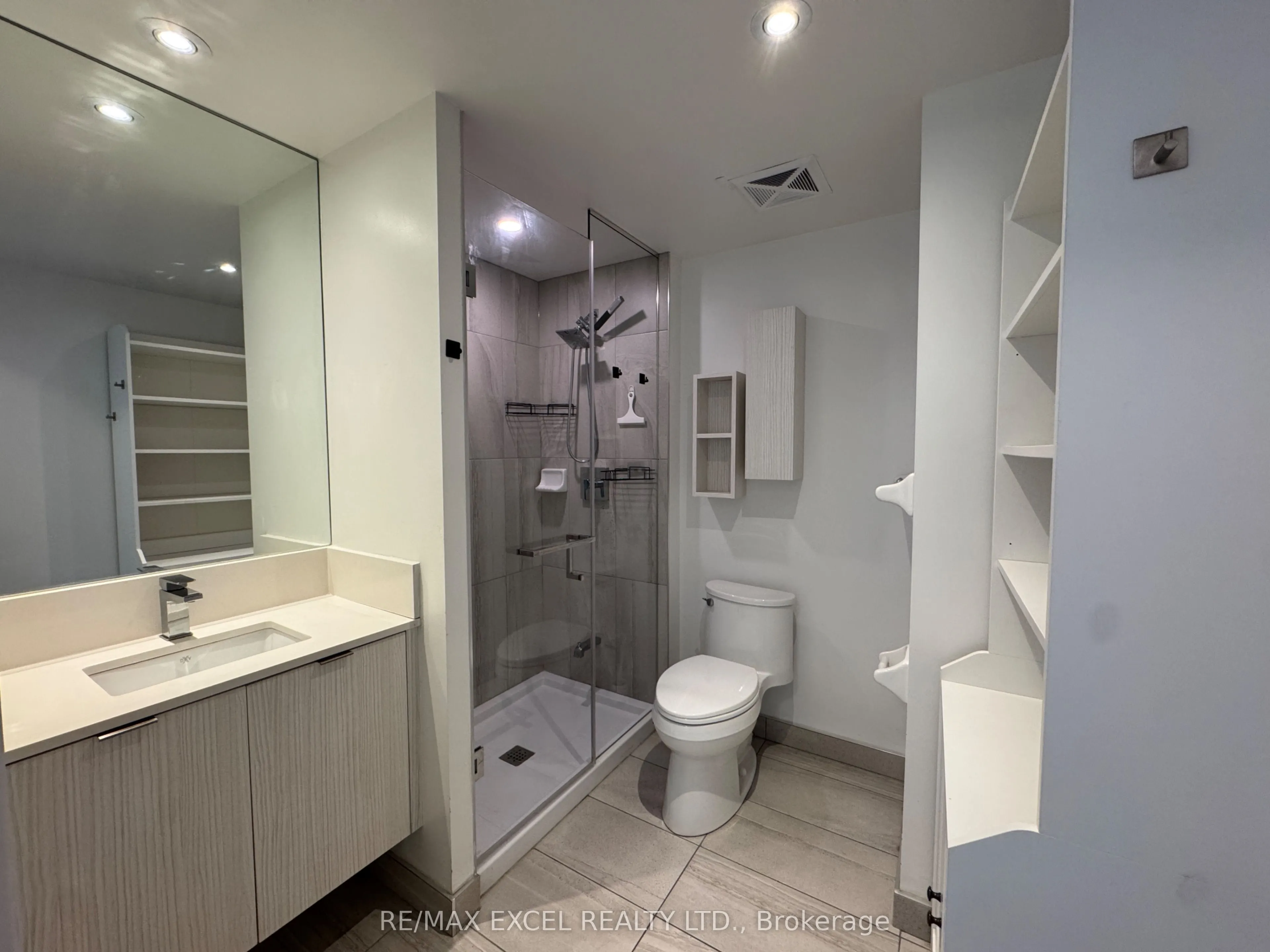 99 Broadway Avenue, #3303
