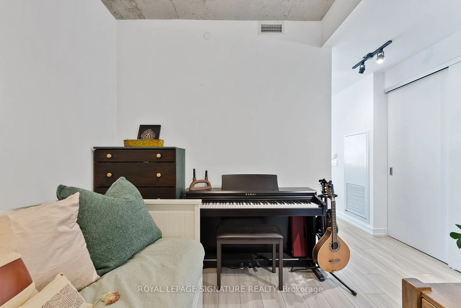 458 Richmond Street W, #1203