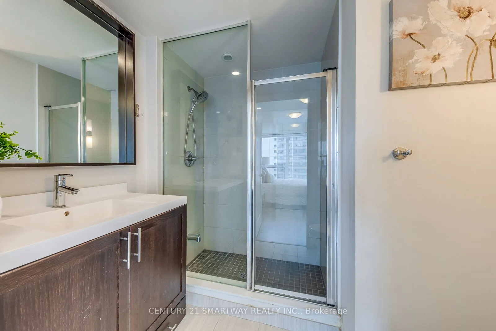 18 Graydon Hall Drive, #905