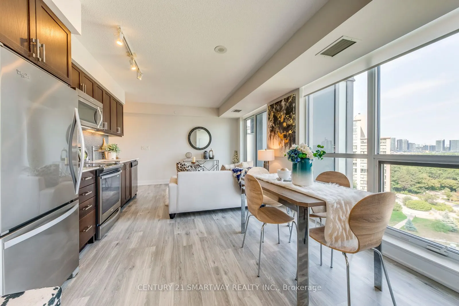 18 Graydon Hall Drive, #905