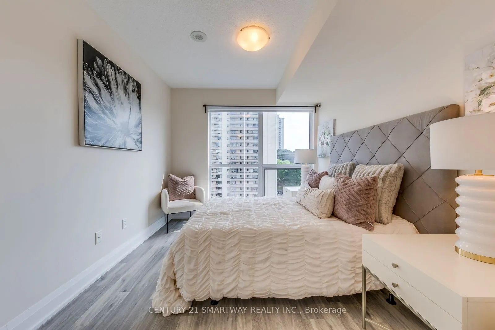 18 Graydon Hall Drive, #905