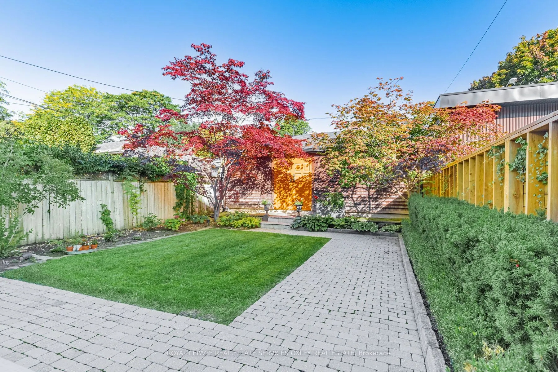 134 Roxborough Street W