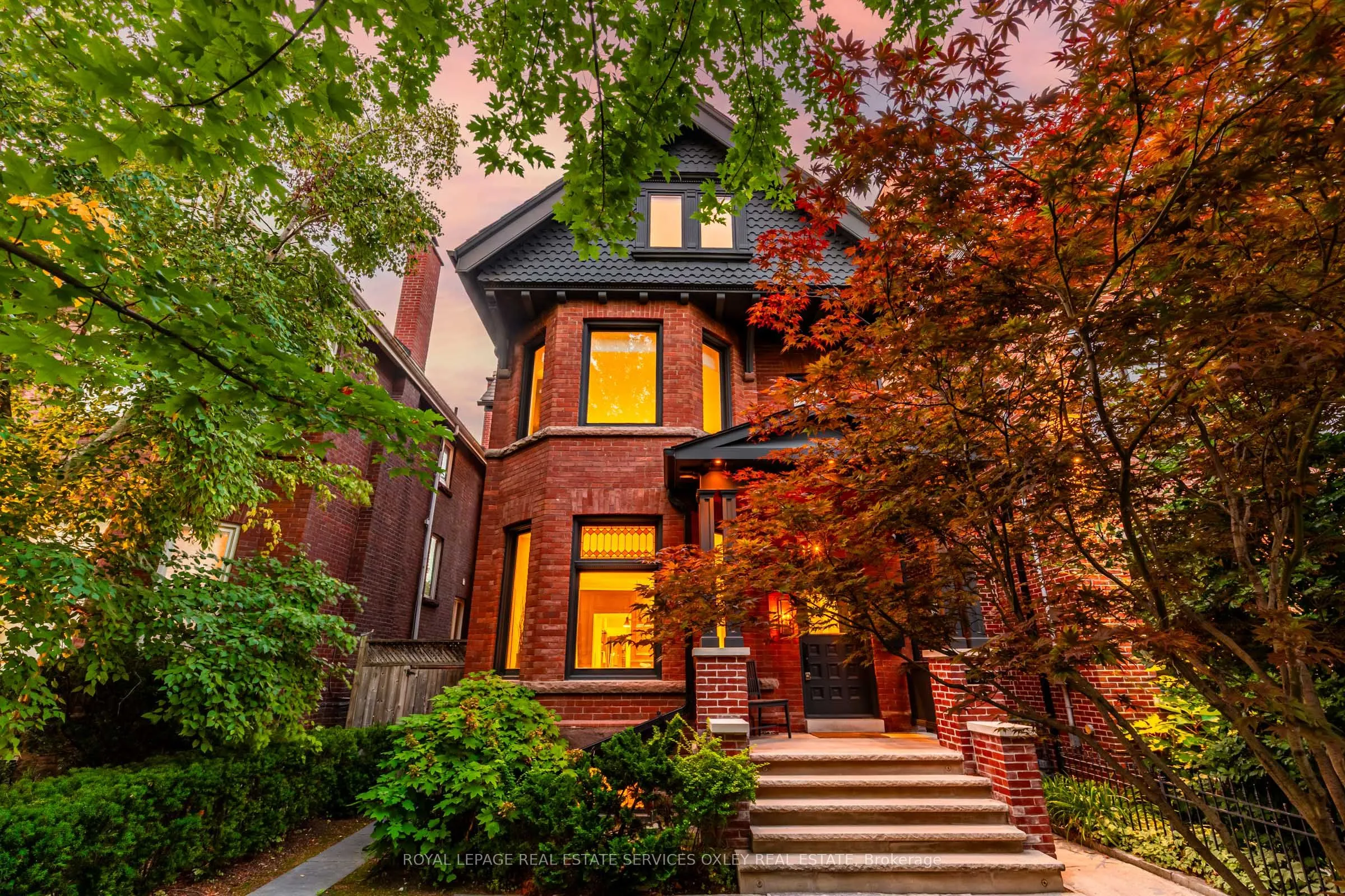 134 Roxborough Street W