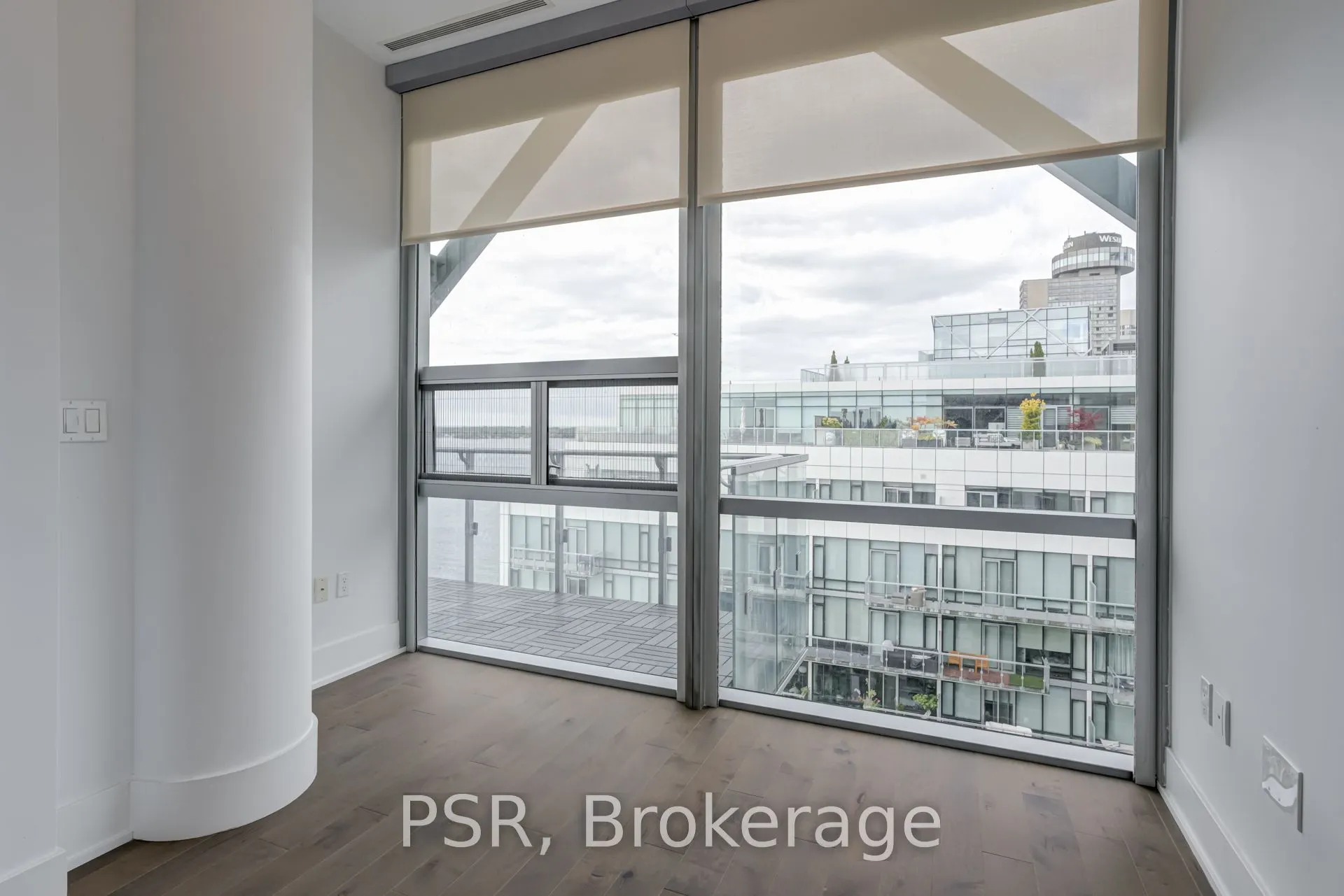 39 Queens Quay E, #1211