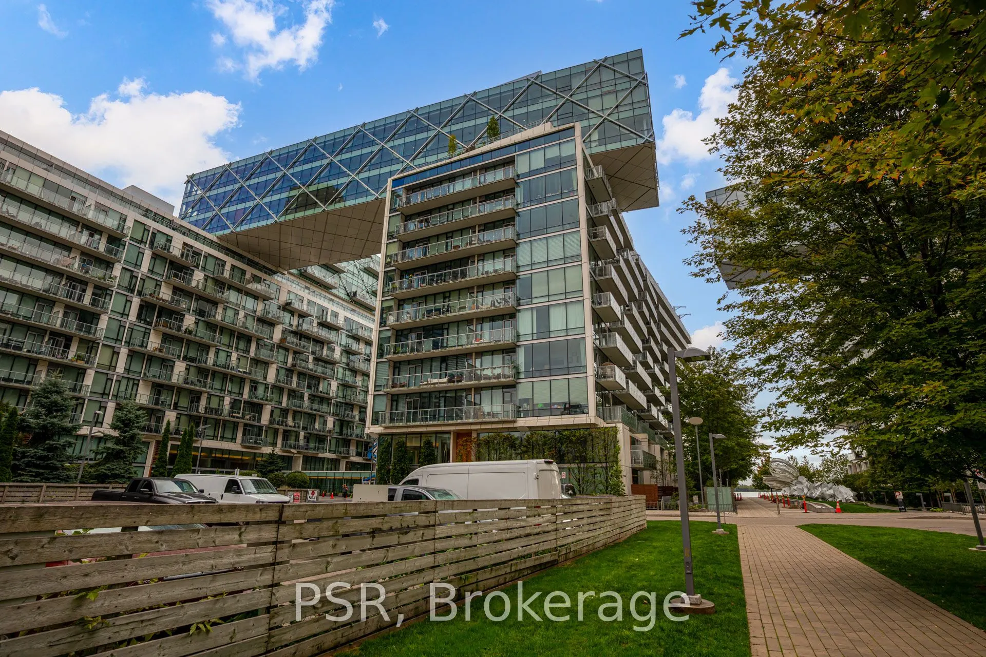 39 Queens Quay E, #1211