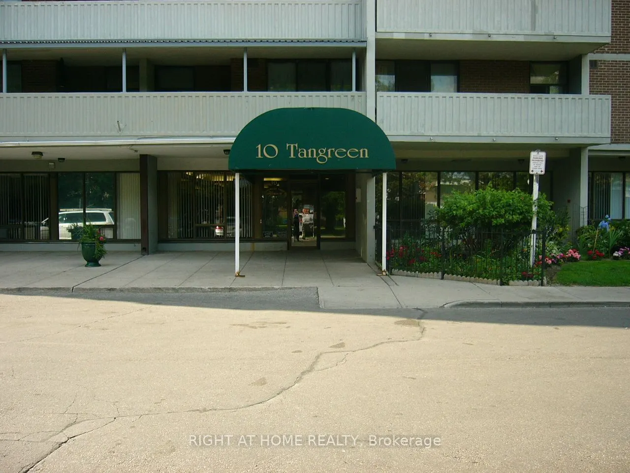 10 Tangreen Court, #302