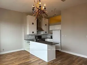 700 King Street W, #904