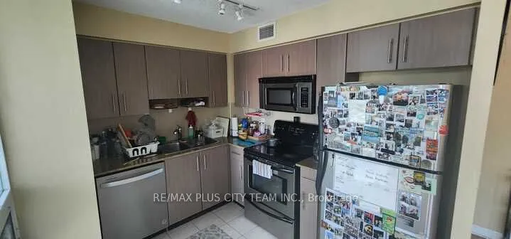 12 Yonge Street, #1102