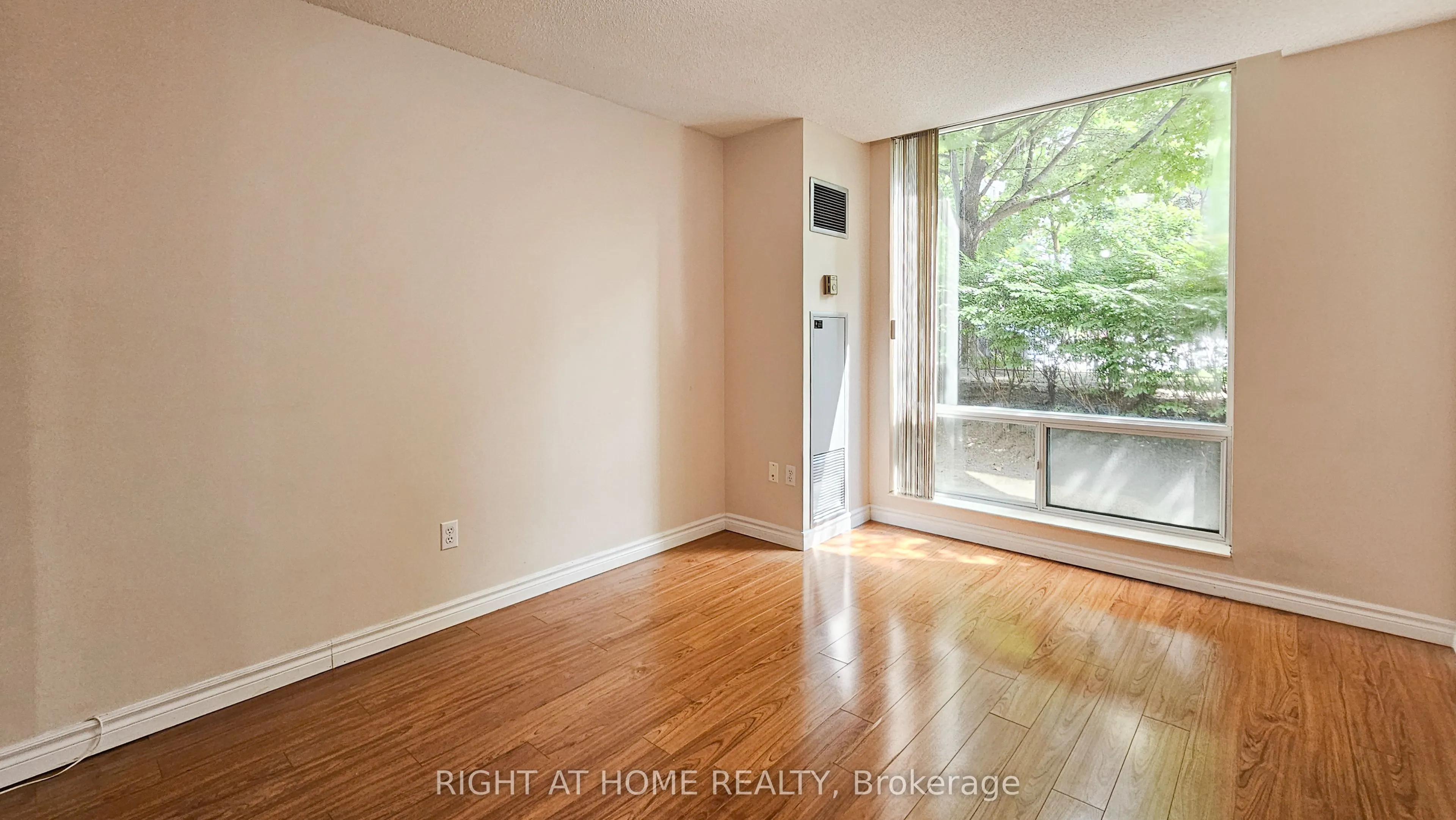 8 Pemberton Avenue, #105