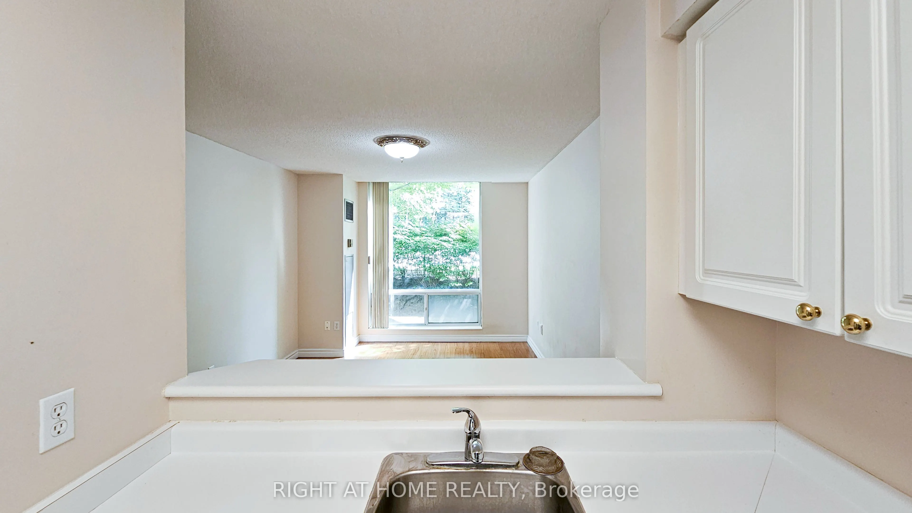 8 Pemberton Avenue, #105