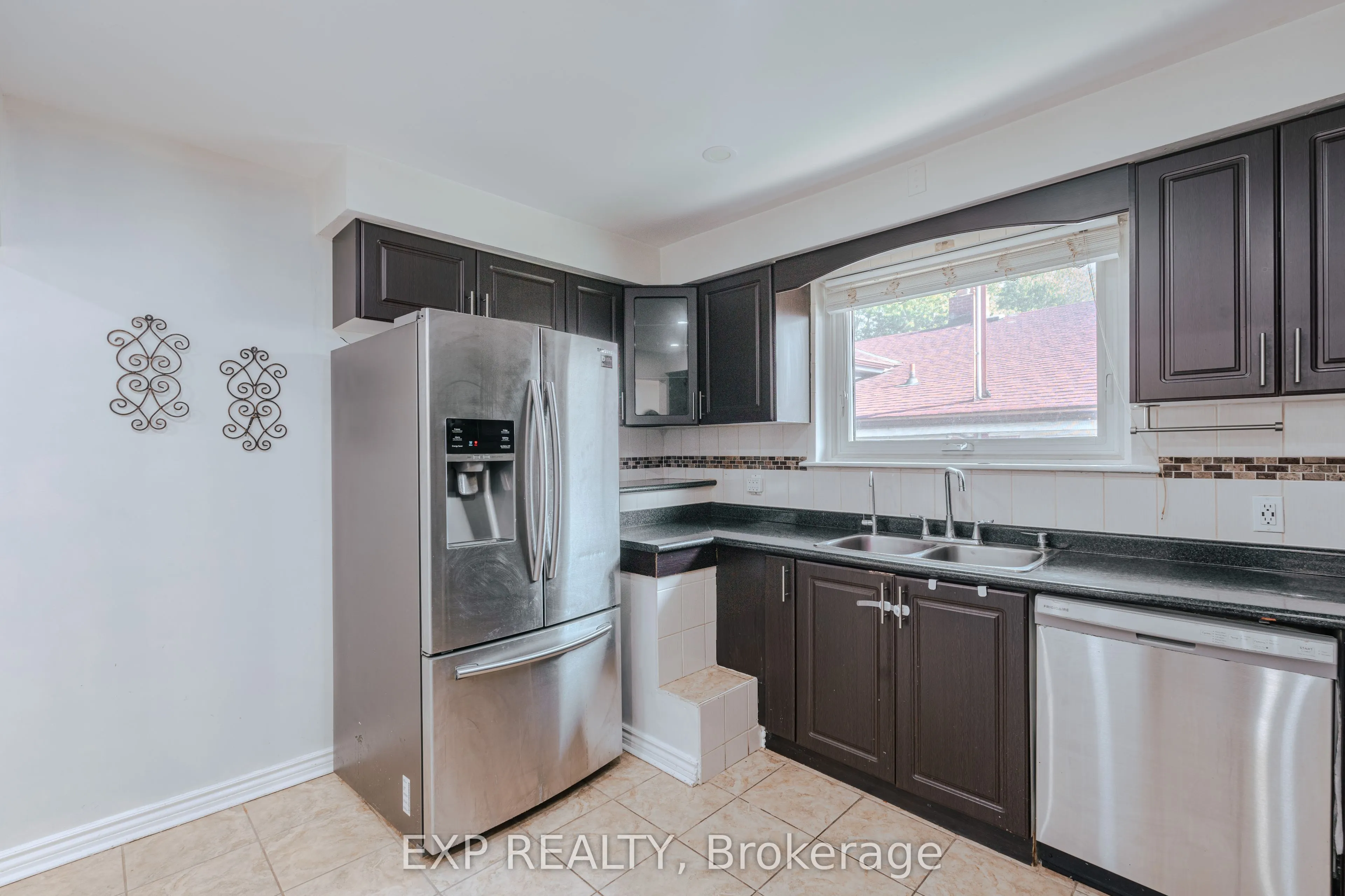 72 Billington Crescent