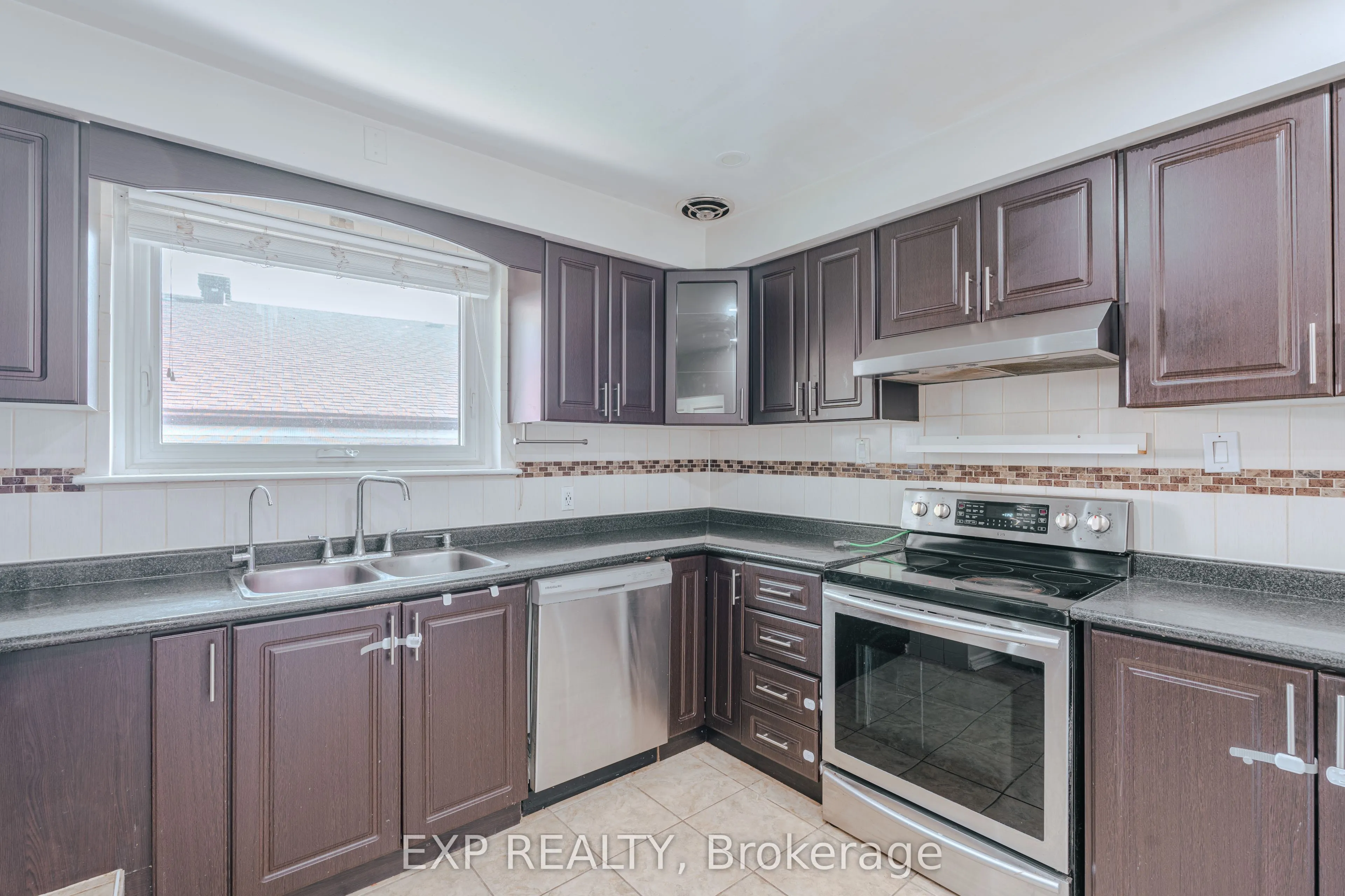 72 Billington Crescent
