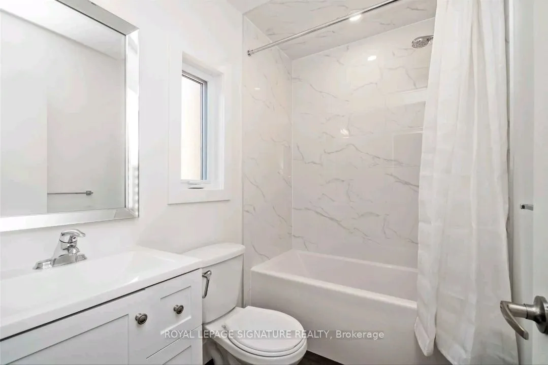 532 Richmond Street W, #Upper