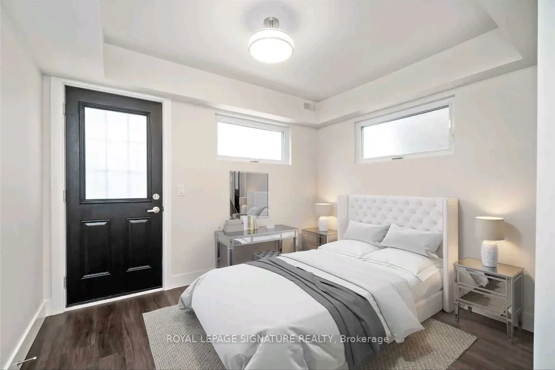 532 Richmond Street W, #Upper