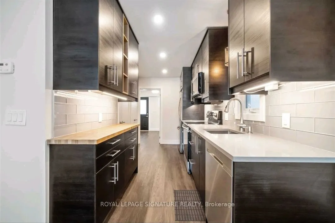 532 Richmond Street W, #Upper