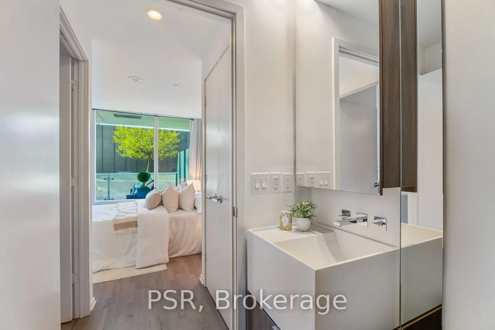 1 Bloor Street E, #303