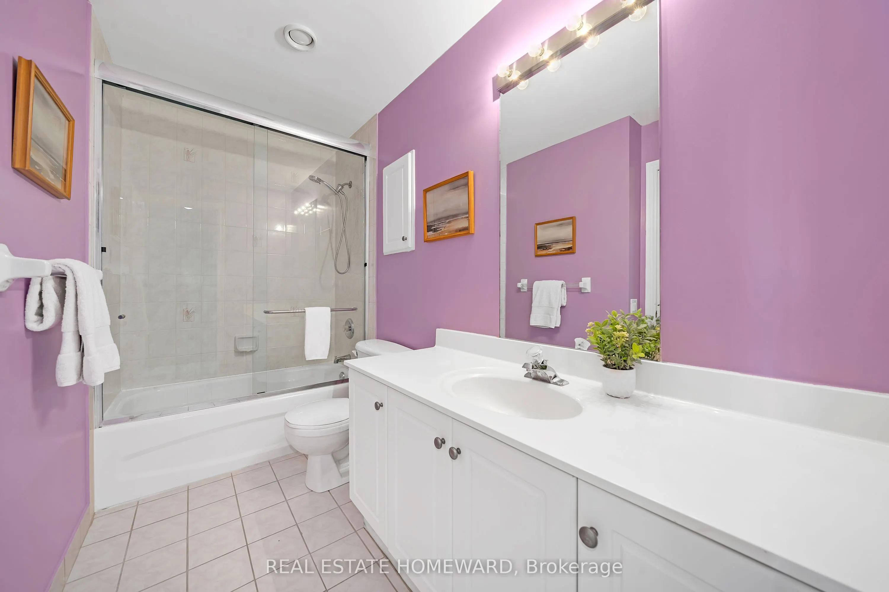 1720 Eglinton Avenue E, #812