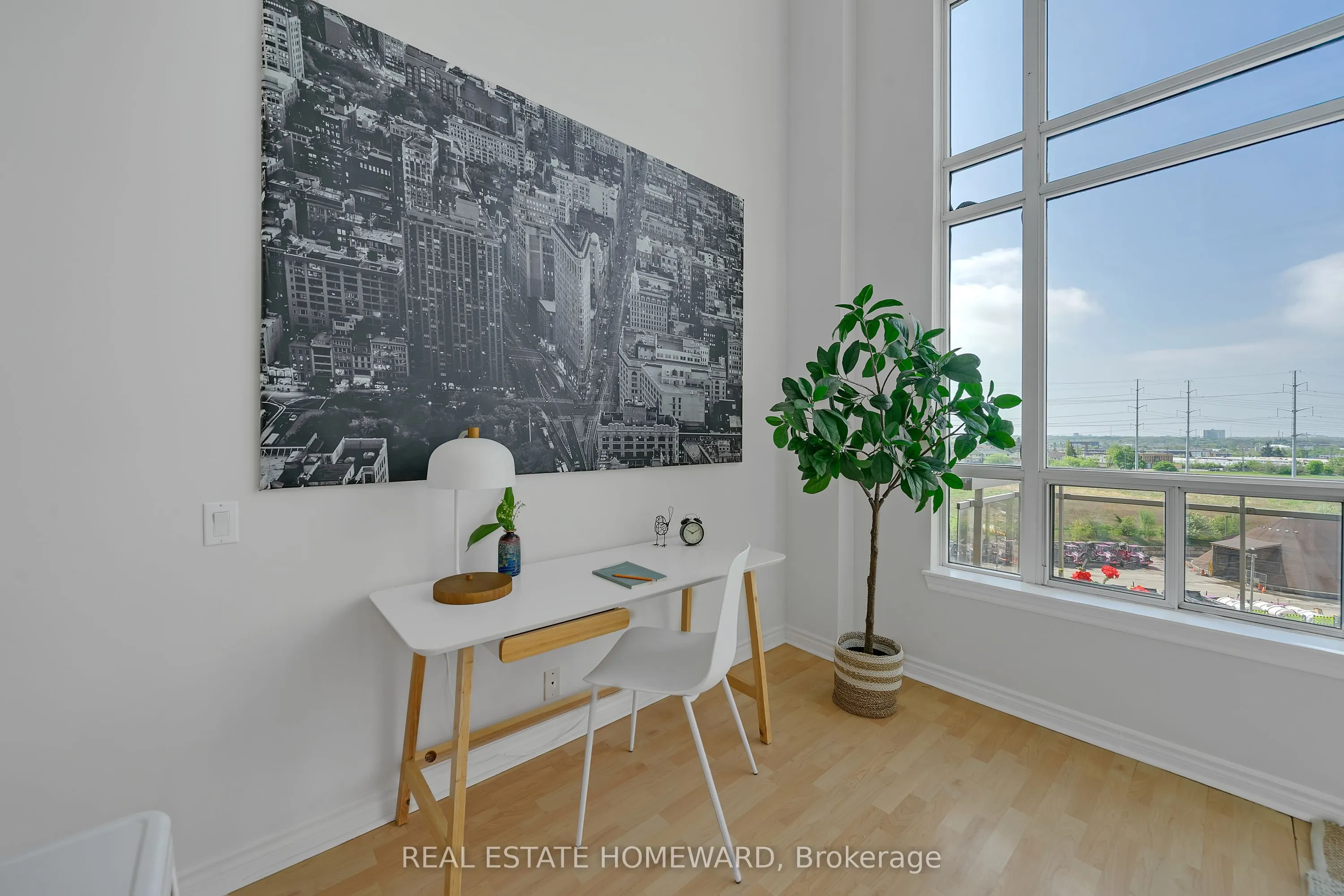1720 Eglinton Avenue E, #812