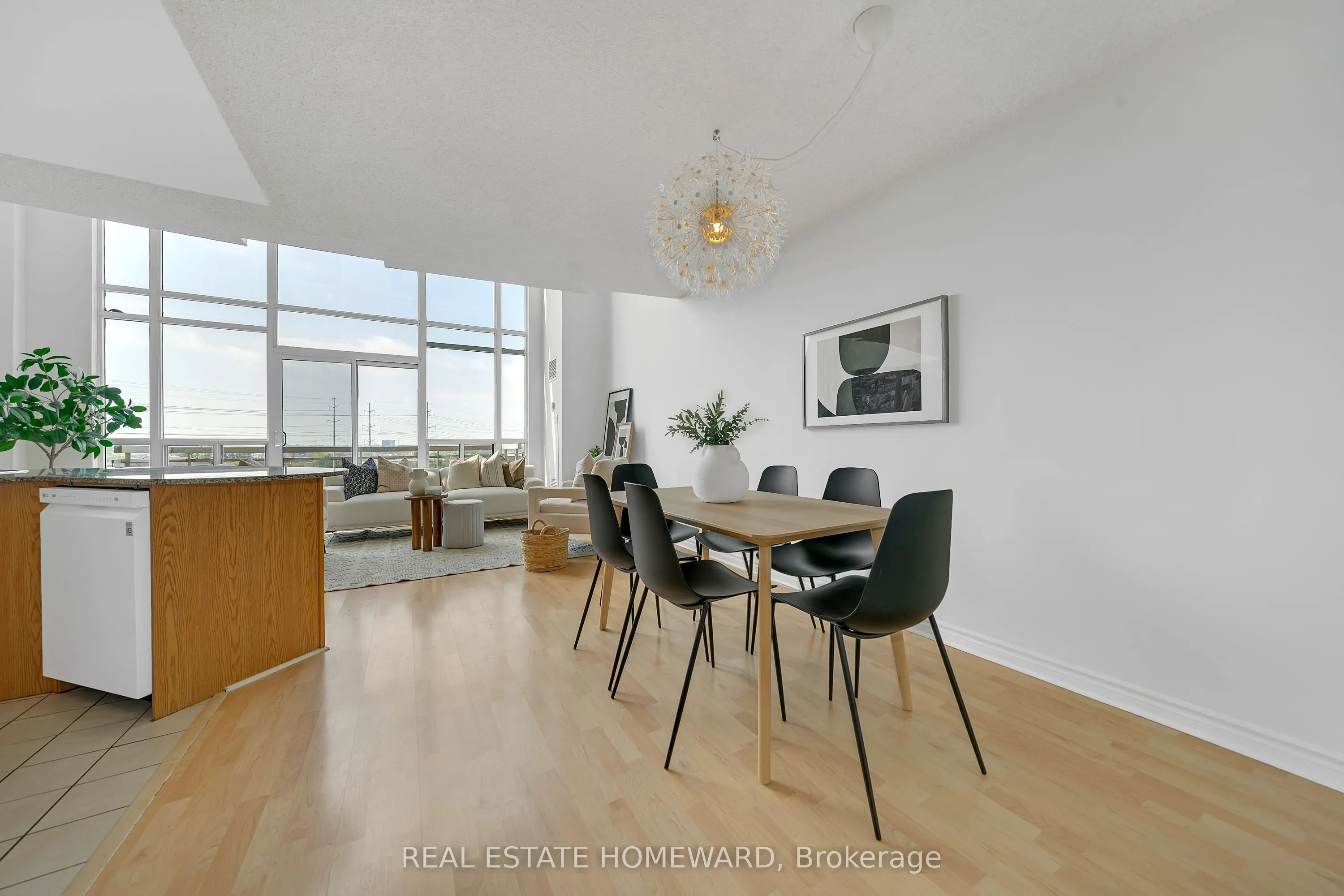 1720 Eglinton Avenue E, #812