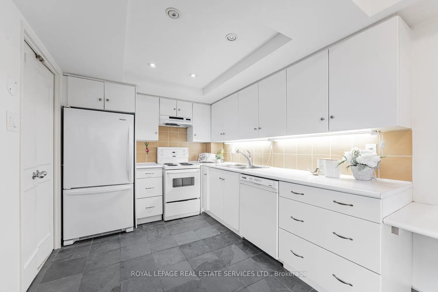 900 Yonge Street, #501