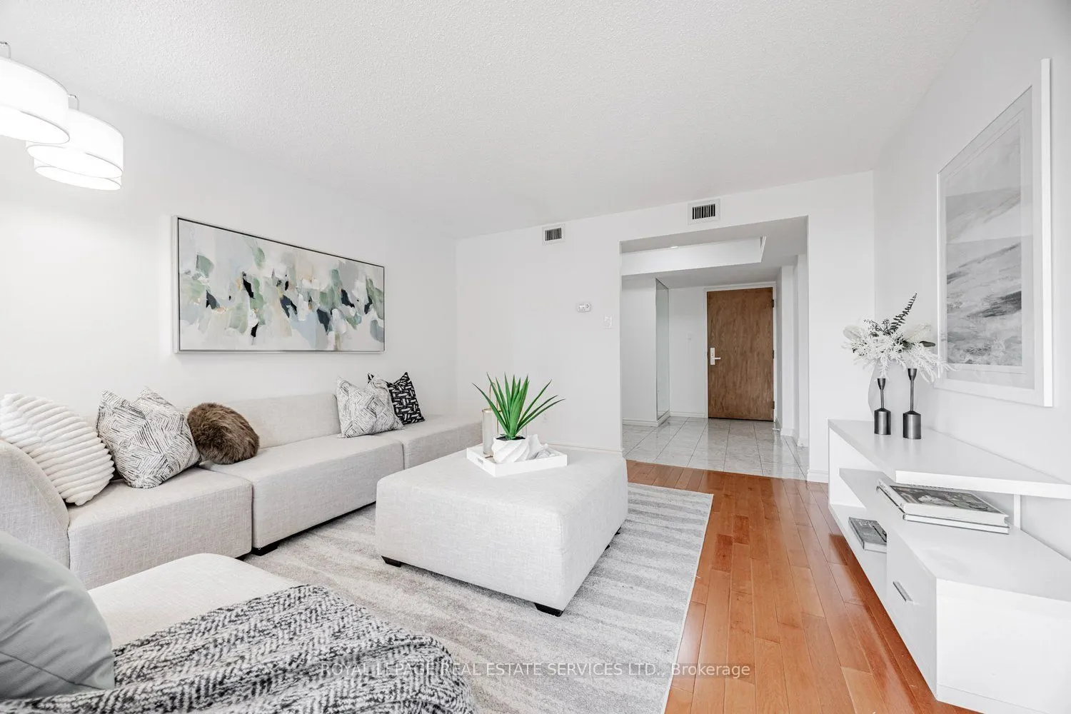 900 Yonge Street, #501