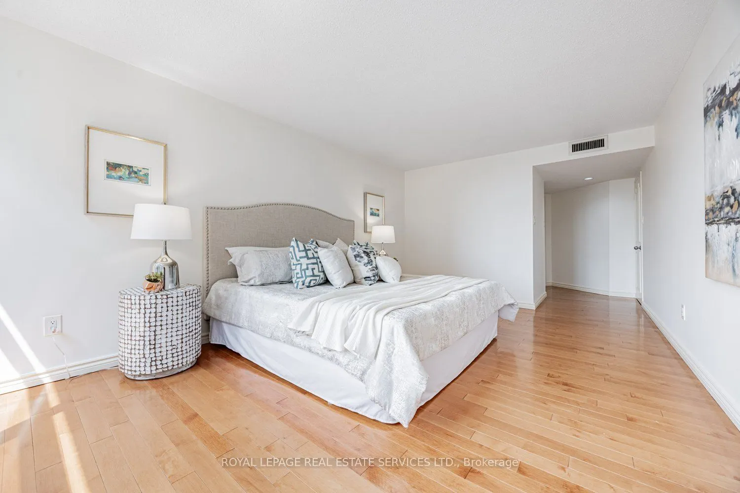 900 Yonge Street, #501