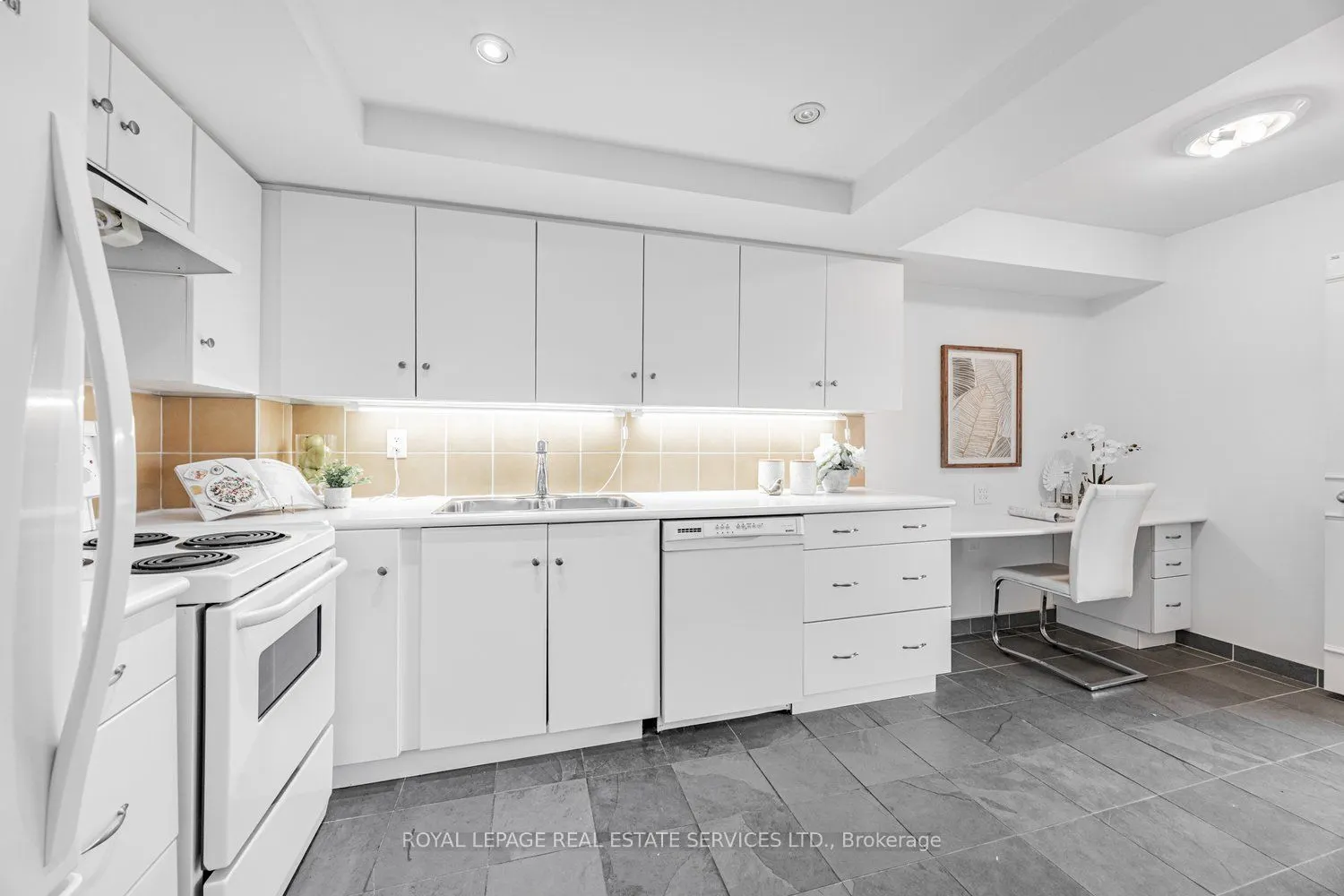 900 Yonge Street, #501