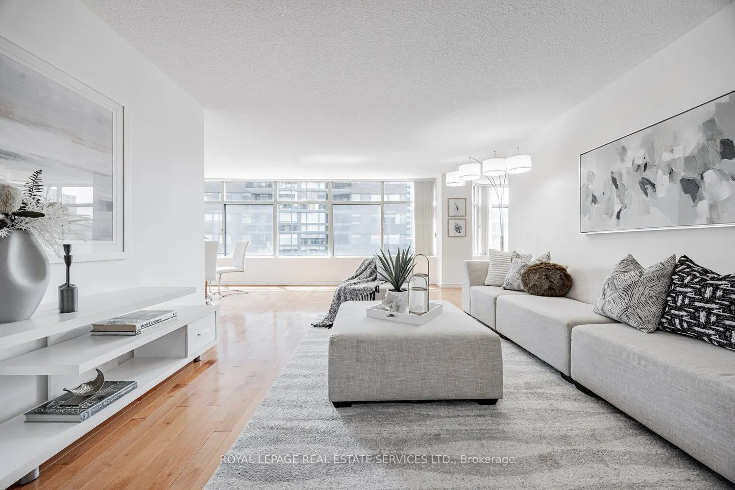900 Yonge Street, #501
