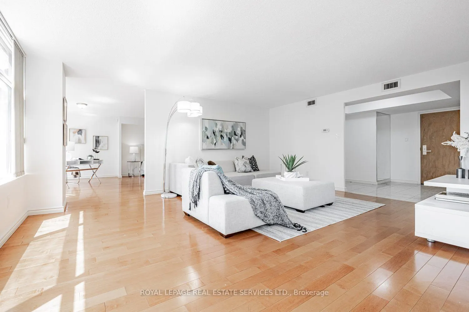 900 Yonge Street, #501