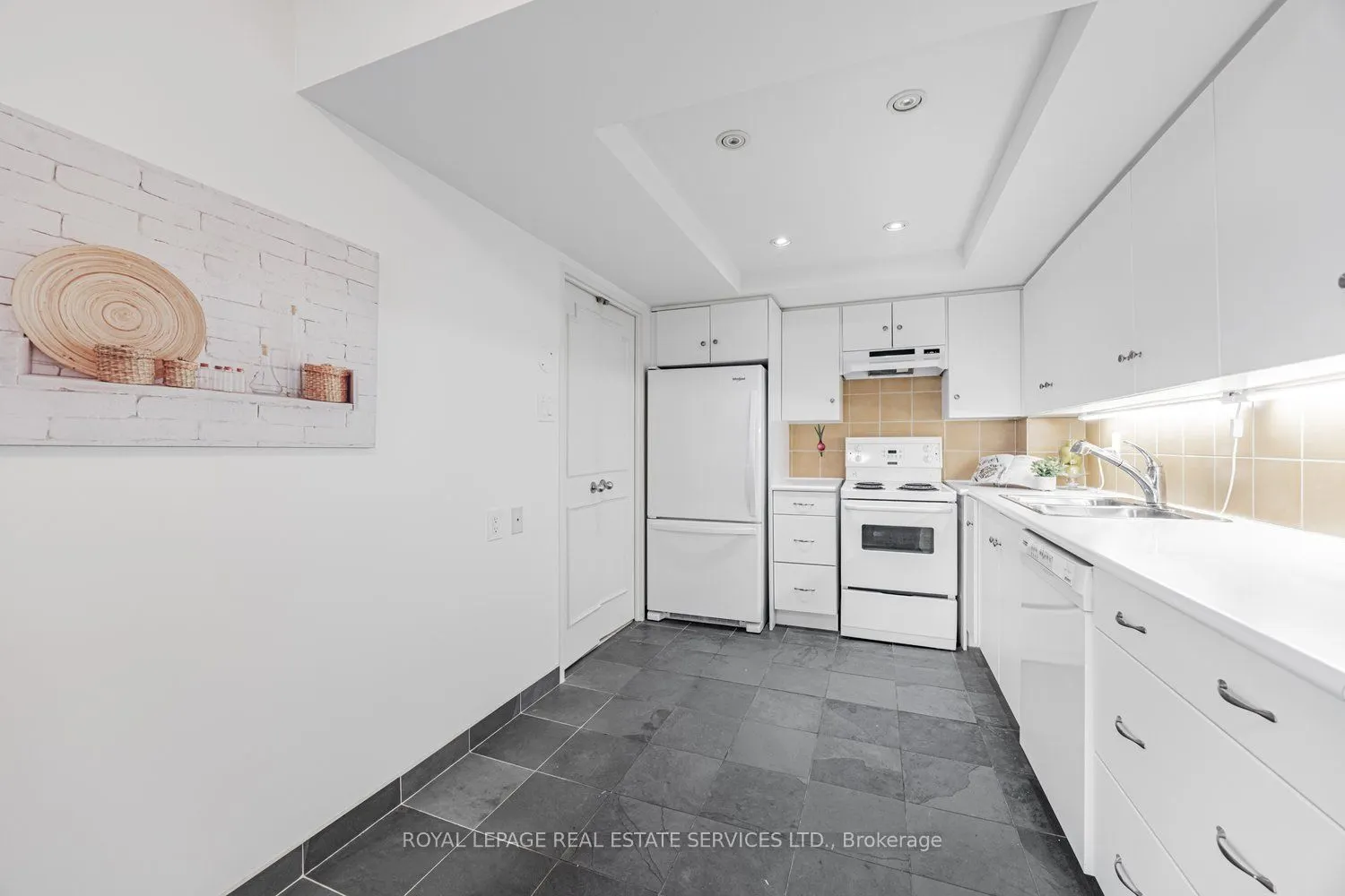 900 Yonge Street, #501