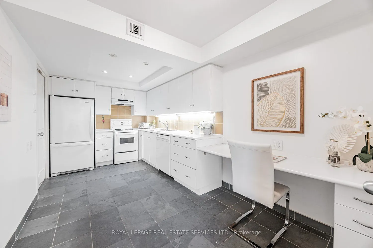 900 Yonge Street, #501