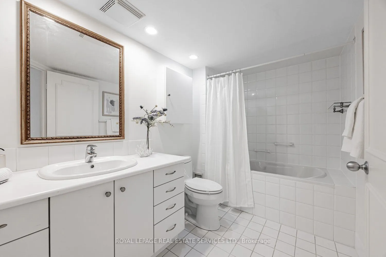 900 Yonge Street, #501