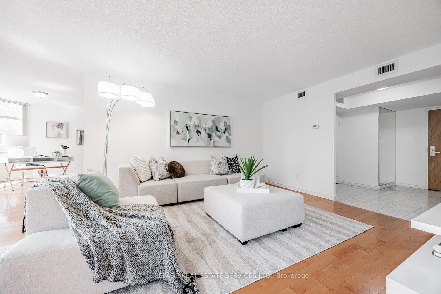 900 Yonge Street, #501