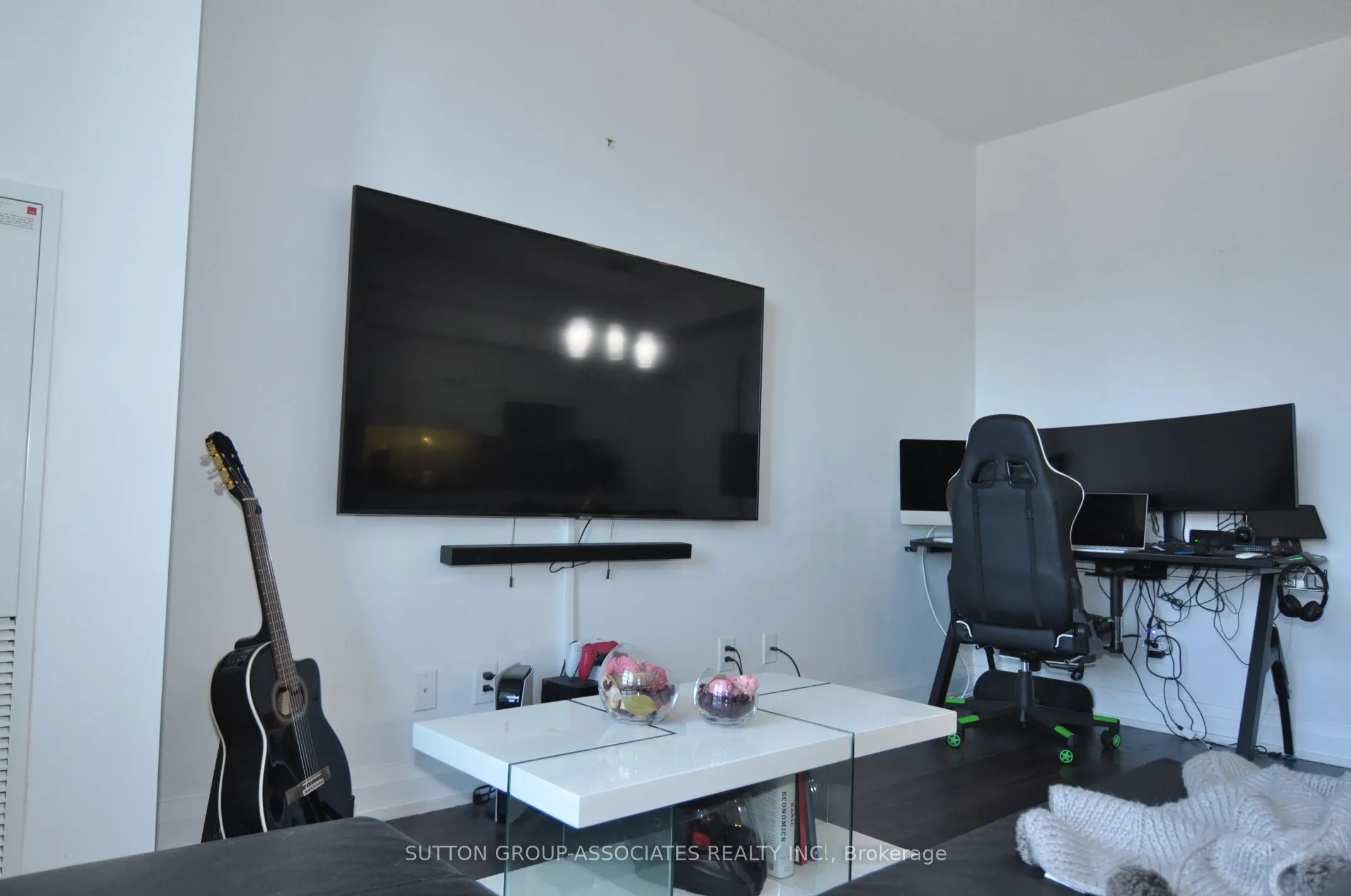 2 Anndale Drive, #1303