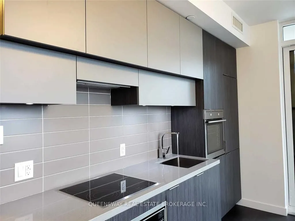 8 Eglinton Avenue E, #1005
