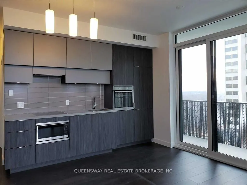 8 Eglinton Avenue E, #1005