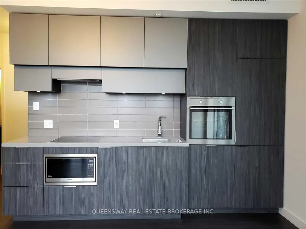 8 Eglinton Avenue E, #1005
