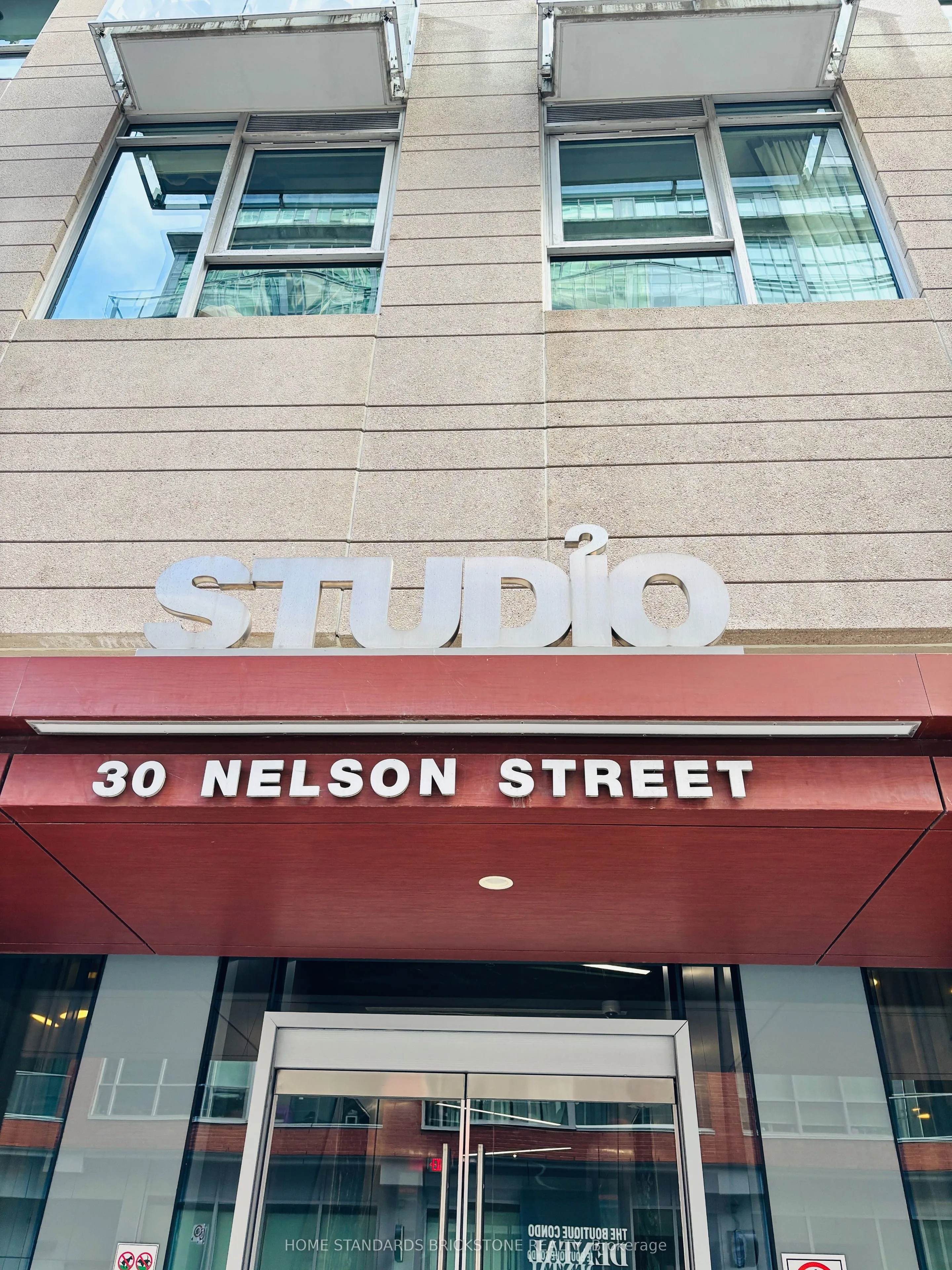 30 Nelson Street, #301