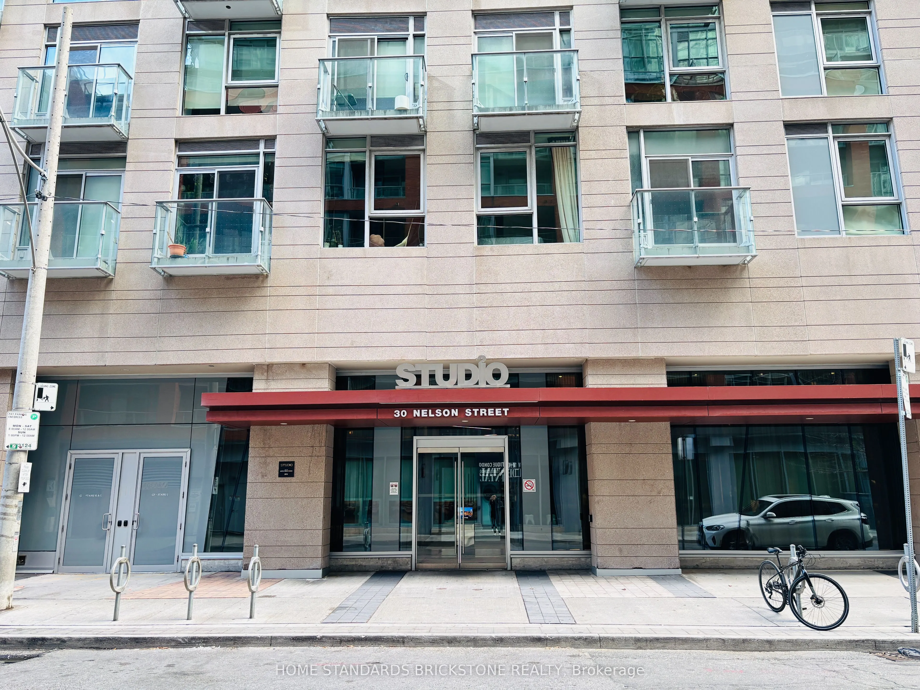 30 Nelson Street, #301