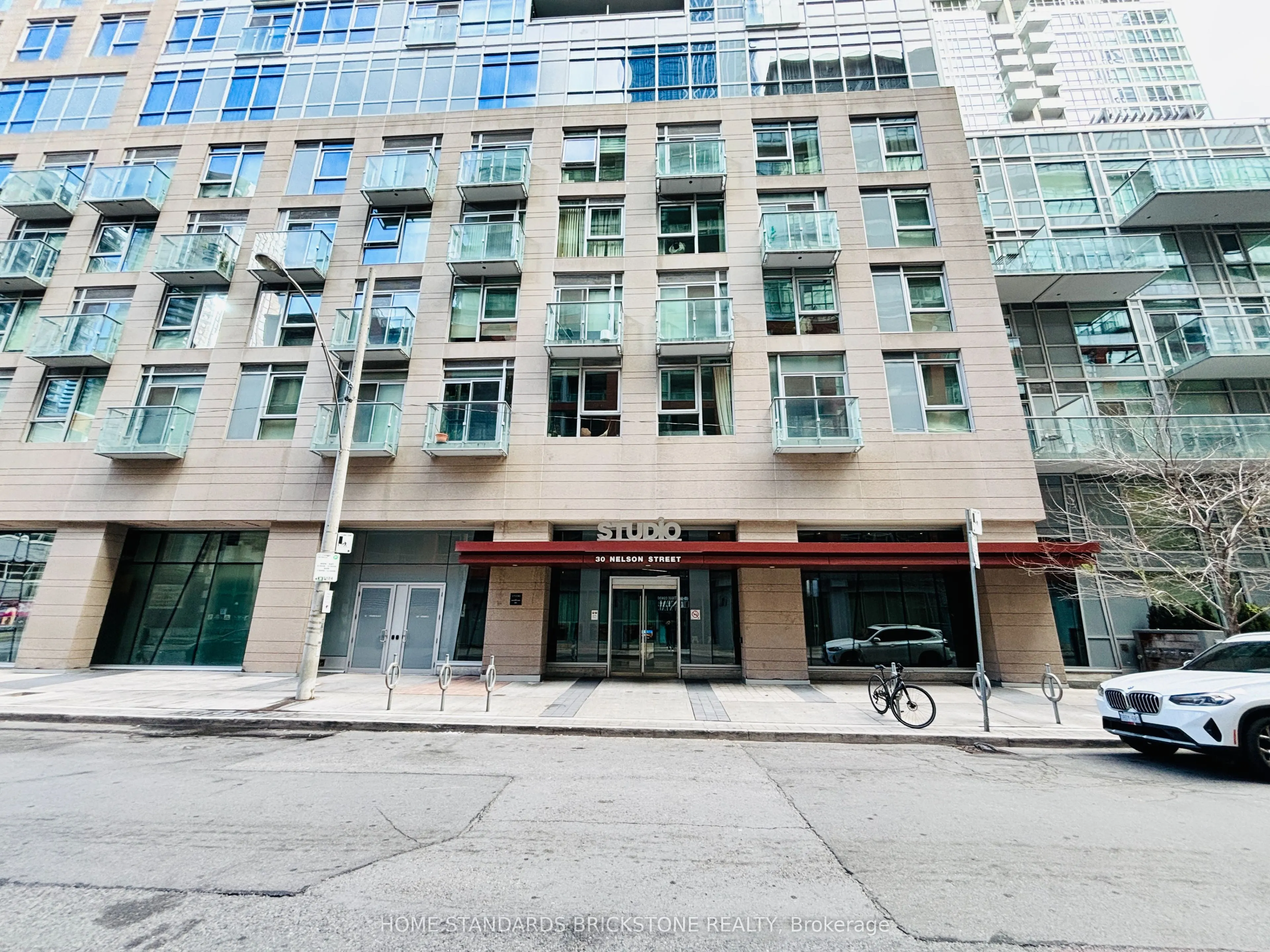 30 Nelson Street, #301