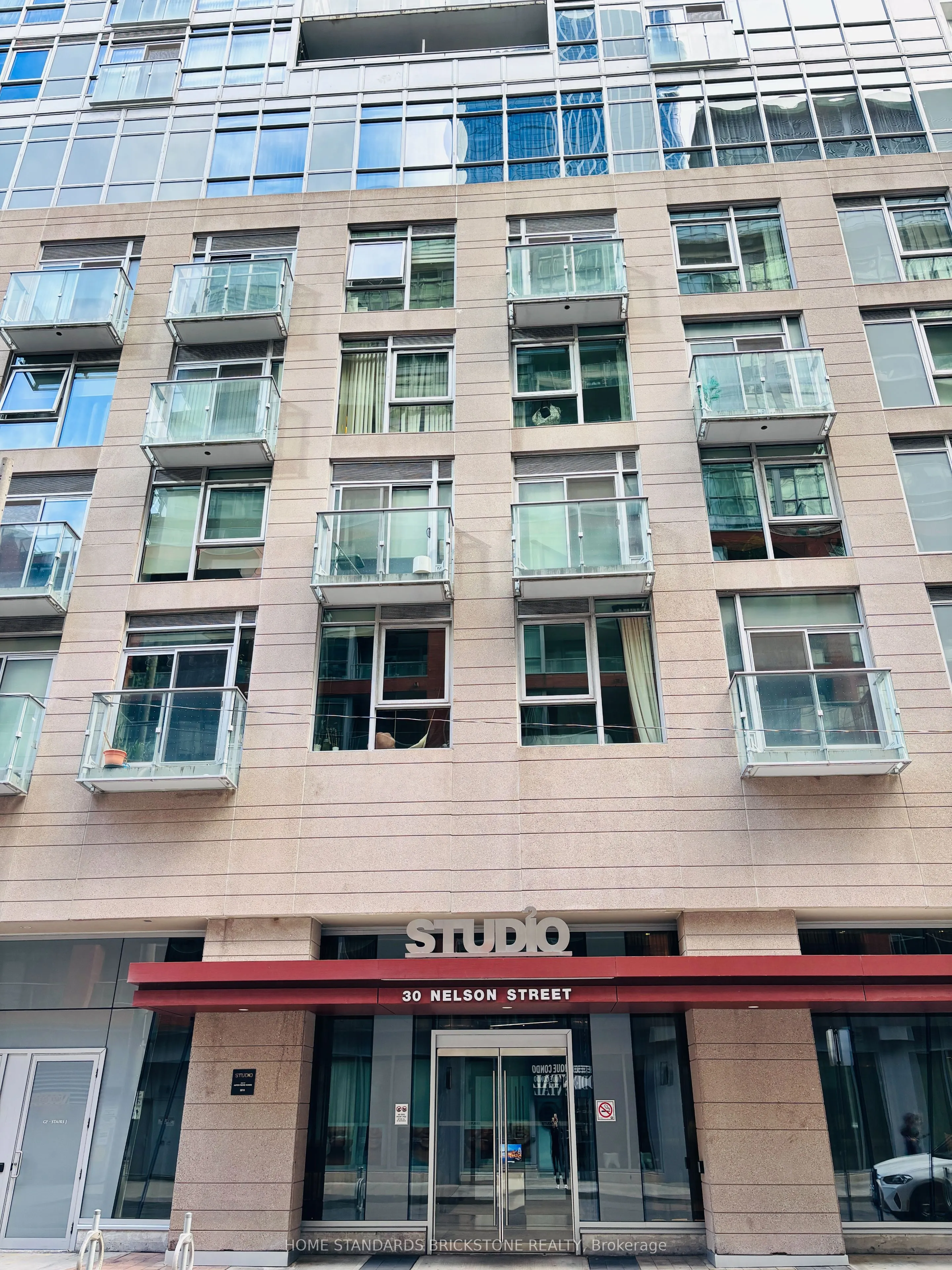 30 Nelson Street, #301
