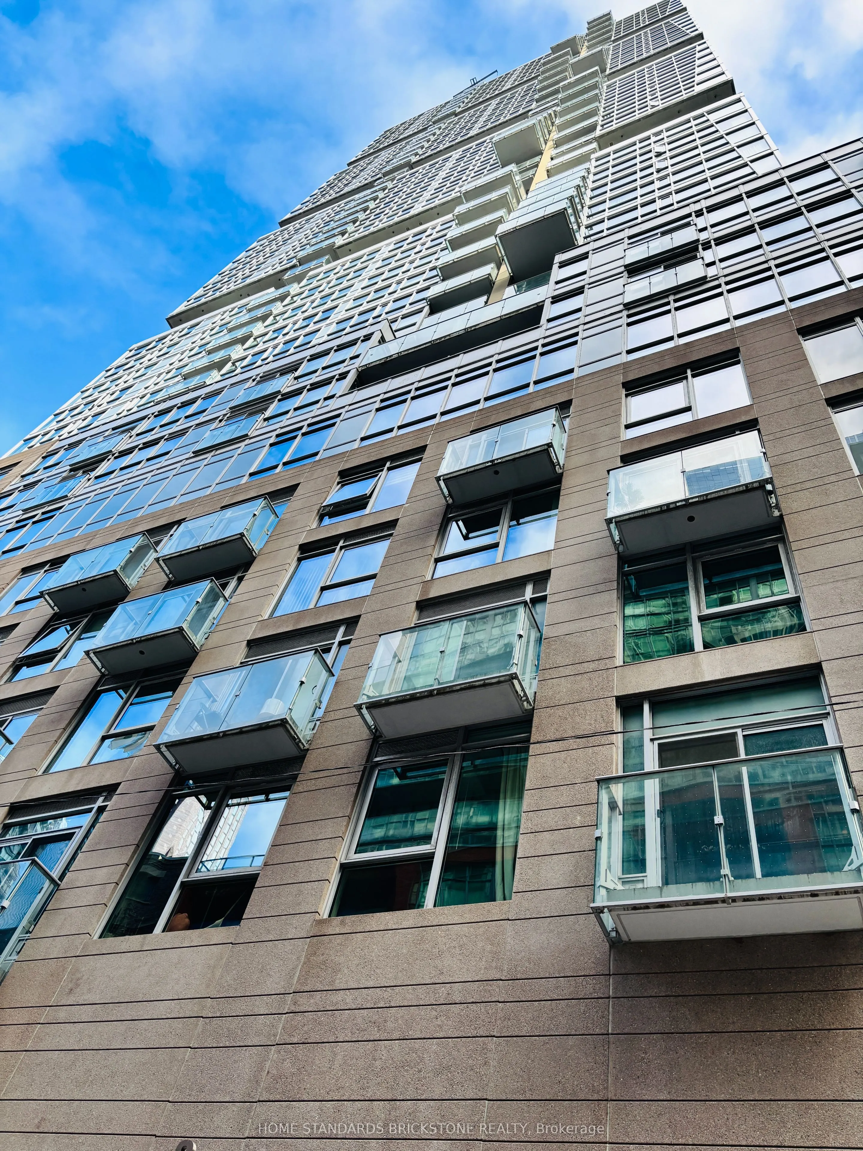 30 Nelson Street, #301