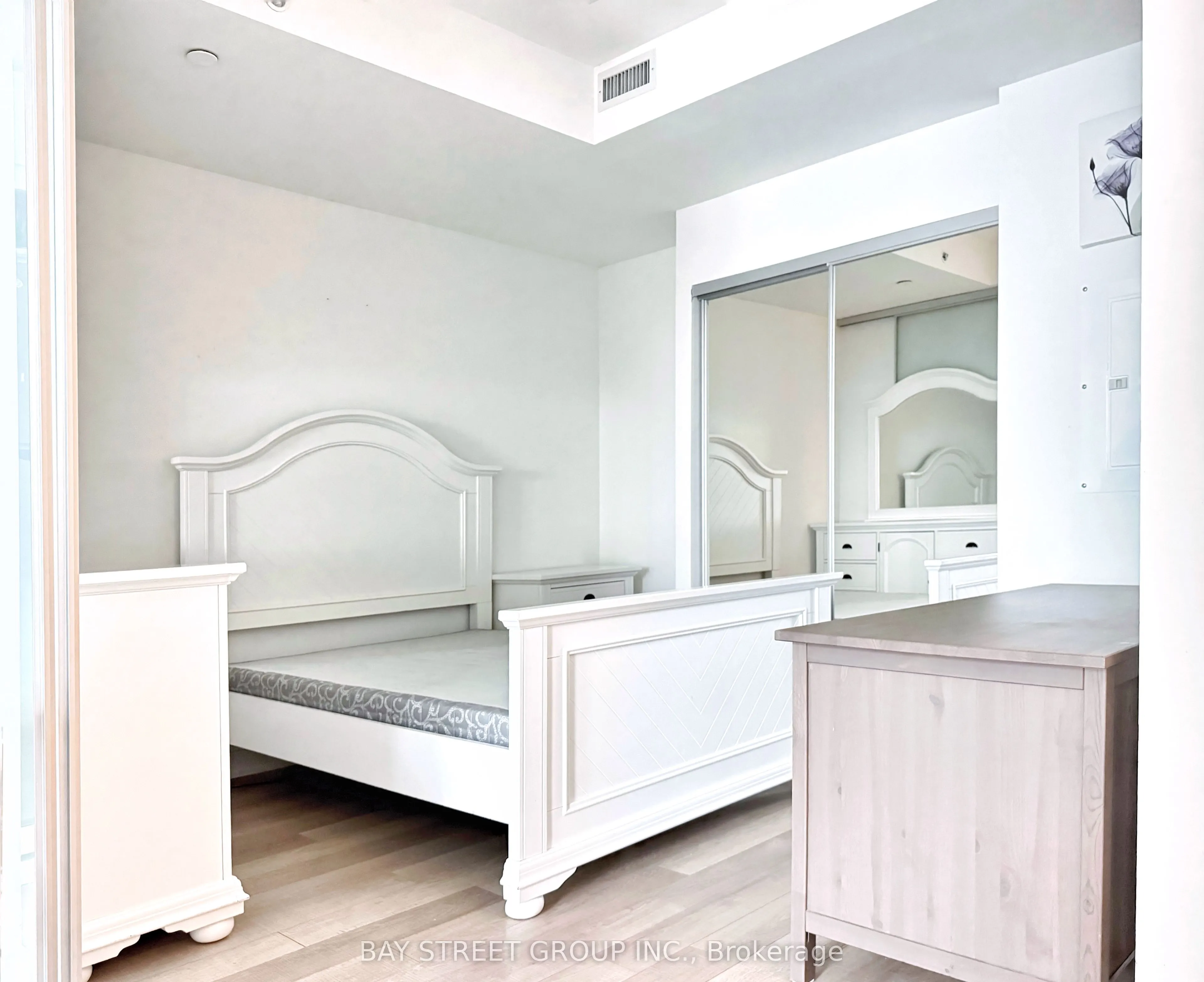 210 Simcoe Street, #2008