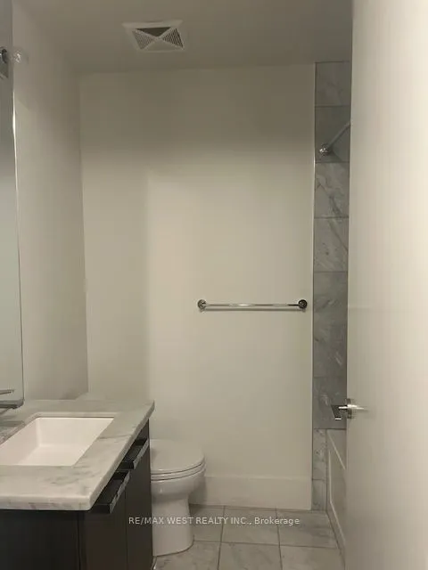 39 Queens Quay E, #310