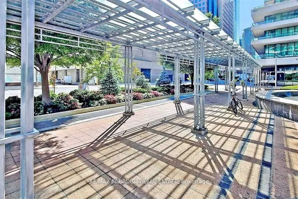 33 Bay Street, #1702