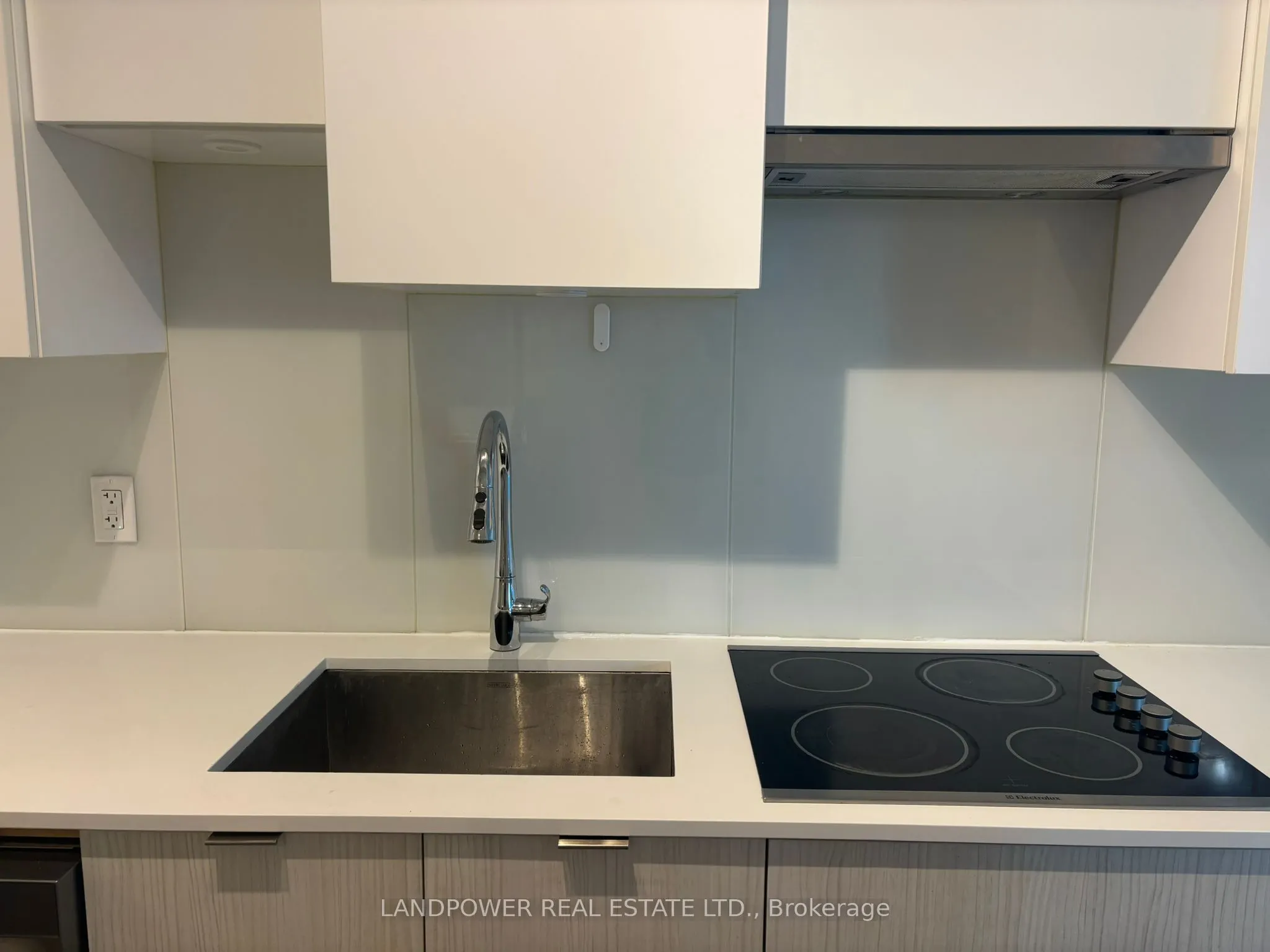 99 Broadway Avenue, #2508