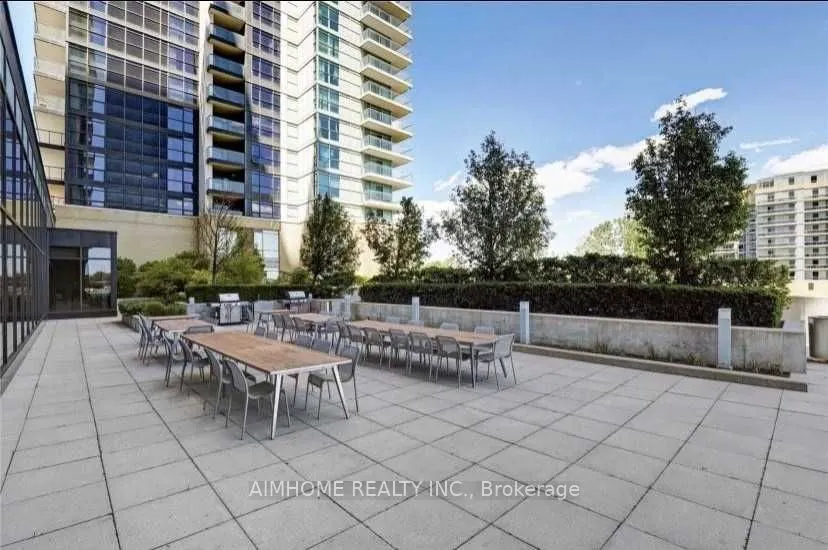 33 Singer Court, #2810