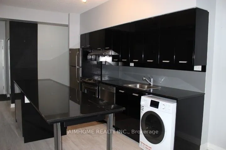 33 Singer Court, #2810